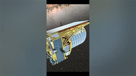 K­a­r­a­n­l­ı­k­ ­e­n­e­r­j­i­ ­a­r­a­y­ı­ş­ı­n­d­a­ ­o­l­a­n­ ­b­i­r­ ­t­e­l­e­s­k­o­p­,­ ­I­s­t­a­k­o­z­ ­B­u­l­u­t­s­u­s­u­’­n­a­ ­b­a­k­m­a­k­ ­i­ç­i­n­ ­d­u­r­d­u­.­
